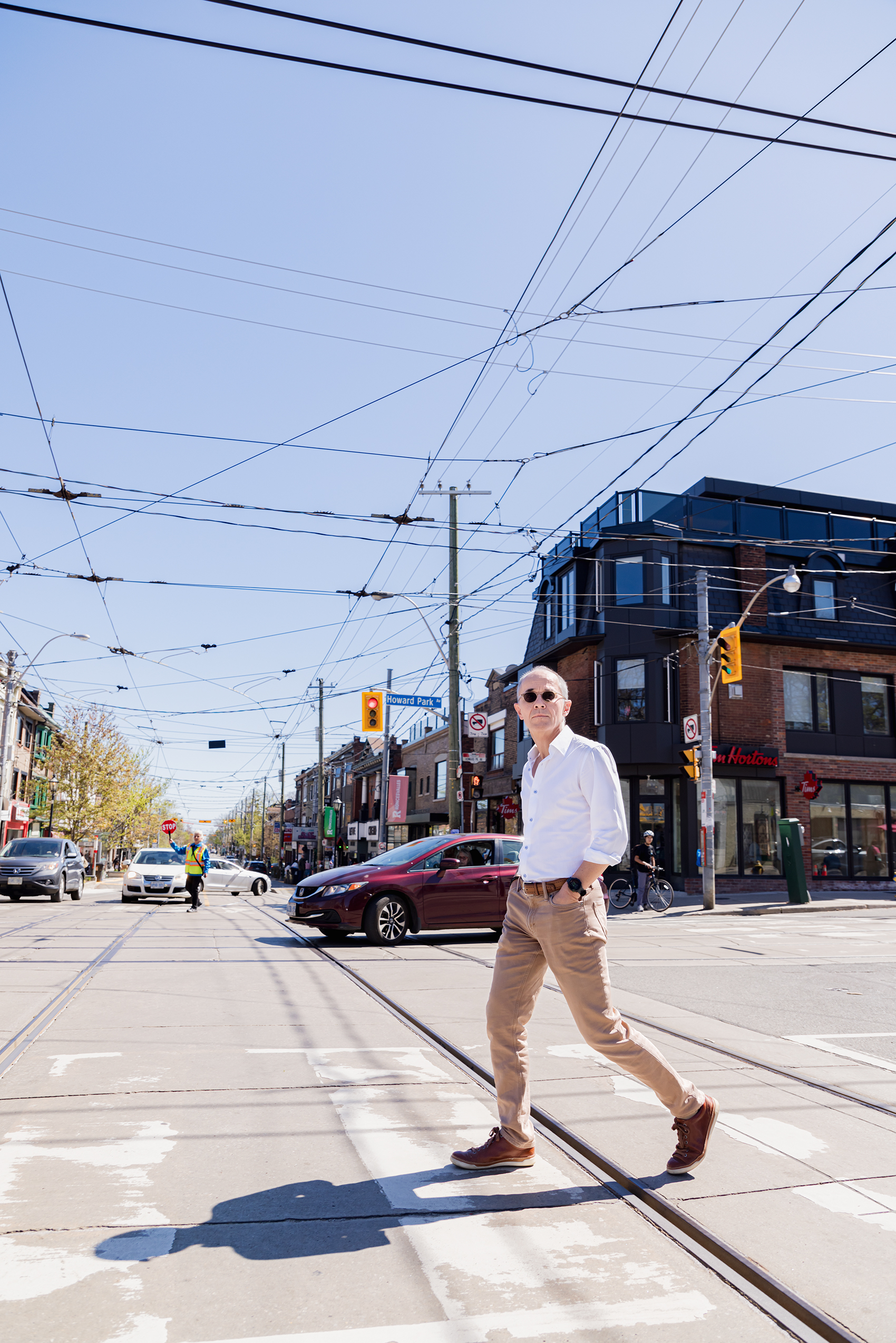 photo of Professor James Elder crossing an intersection in Toronto 